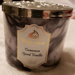 White Barn Cinnamon Spiced Vanilla Scented Candle